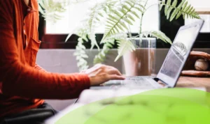 Páginas para trabajar online y cobrar en España (2026): guía real sin rodeos